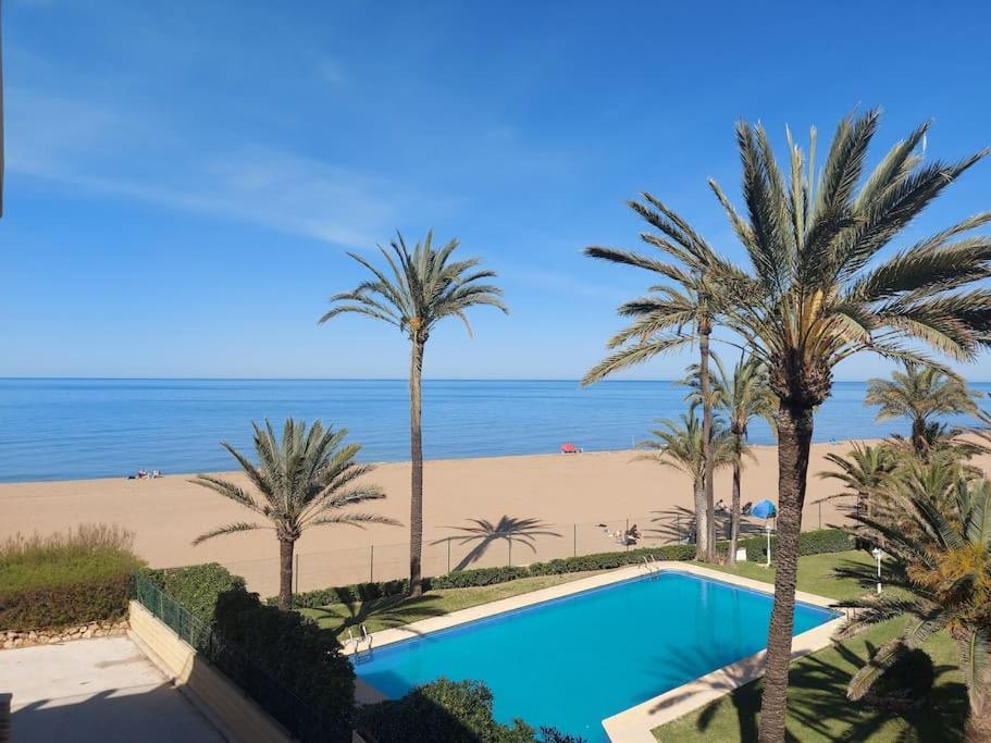 Estupendo Apartamento En Primera Linea De Playa Y Con Vistas Al Mar Дения Экстерьер фото