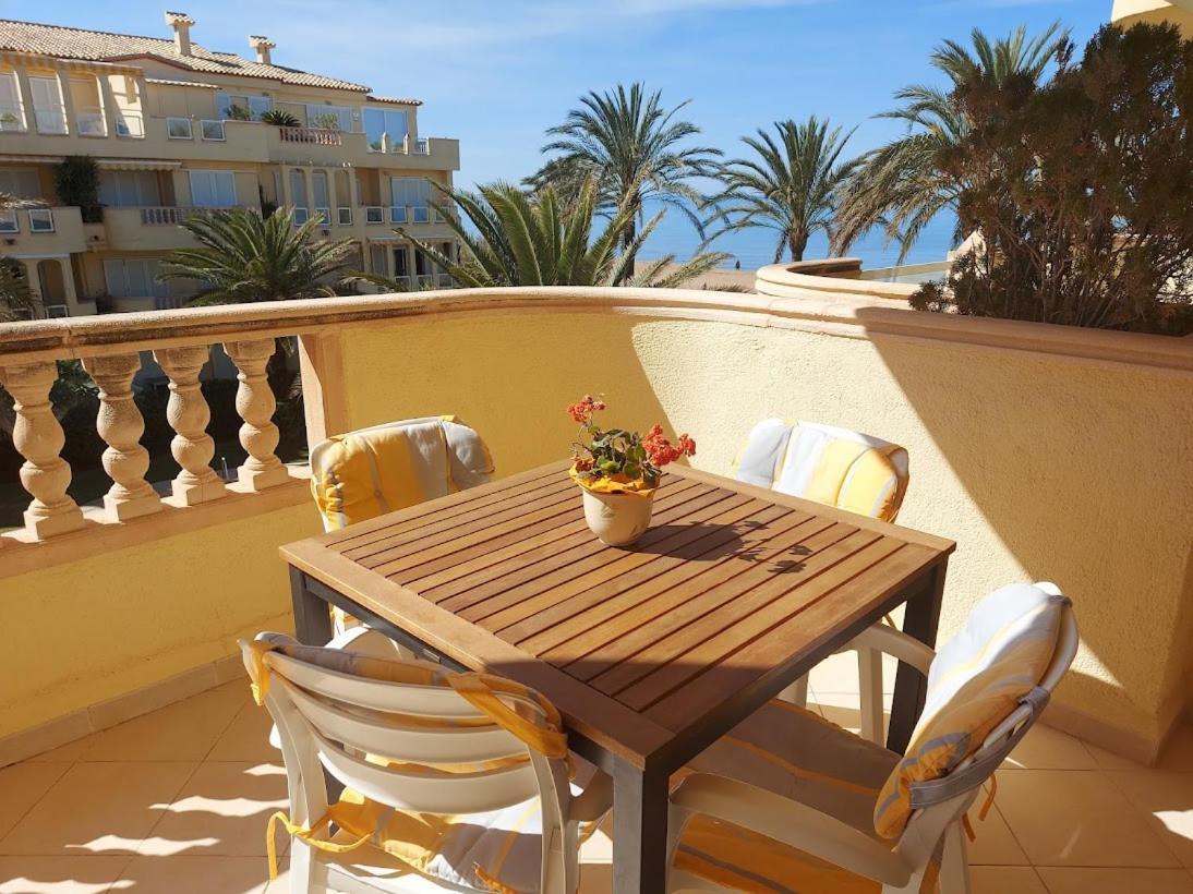 Estupendo Apartamento En Primera Linea De Playa Y Con Vistas Al Mar Дения Экстерьер фото