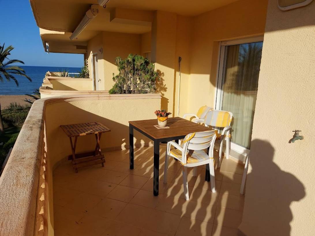 Estupendo Apartamento En Primera Linea De Playa Y Con Vistas Al Mar Дения Экстерьер фото